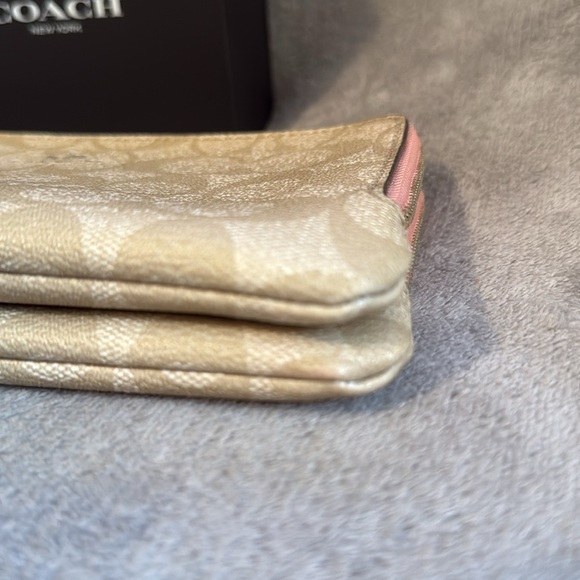 🤎🩷COACH🤎🩷Tan & Salmon Signature Coated Canvas Double Zip Wallet/EUC - Picture 14 of 15